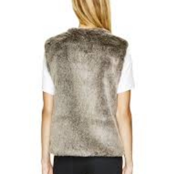 PRICE DROP!T Aritzia Talula Vest Faux Fur - Picture 8 of 8